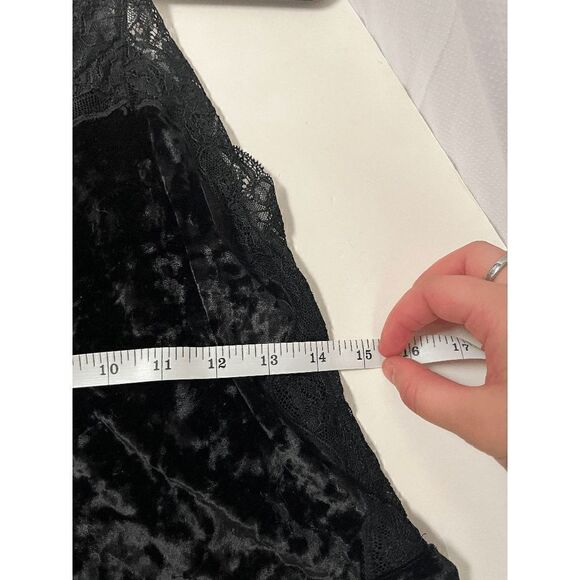 Express one eleven Womens Spaghetti Strap Deep V neck Velvet Top Black Lace Romp - Picture 10 of 10